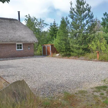 Vakantiehuis Three-bedroom In *